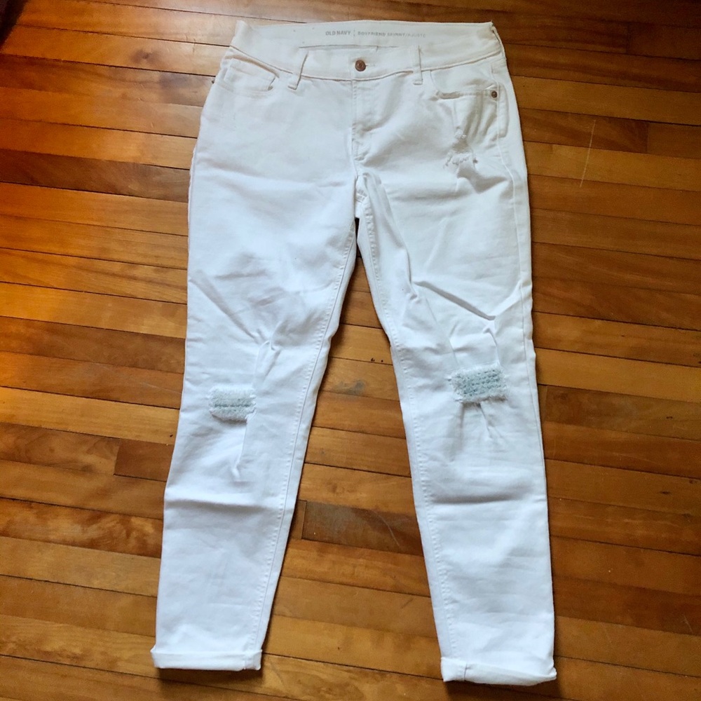 Old Navy White Distressed Boyfriend Skinny jeans